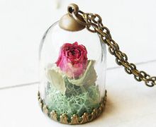 Red Rose Terrarium necklace, Rose Buds Necklace, Dried flower necklace, Red Rose Jewelry, Romantic Jewelry, Wedding, Rose with moss
