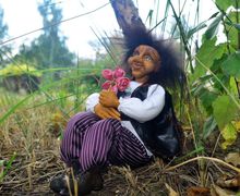 A bogie with a flower
