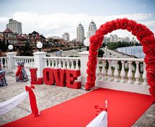 How To Decorate A Wedding Arch