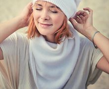 Comfy knit cashmere hat and mini scarf with crystals "1000 and 1 night"