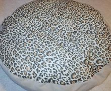 Handmade round pet beds. Suitable for smaller Cats and Dogs. Or Rabbits and Guineapigs.