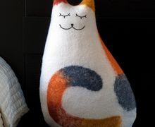 Matilda matted woolen cushion