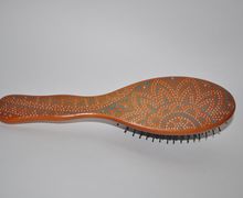 Comb in spot painting technique