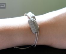 Unique Gifts - Concrete jewelry | Minimalist design | Sliding bracelet | CONTOURcrete series | Simple jewelry | Grey | 2 colors (Women)