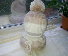 A cap and a wrap scarf for a baby "Creme brulee"