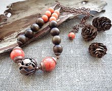 Large beads made of coral and wood