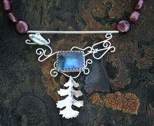 The "Vineing Oak" necklace