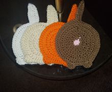 Crochet cat butt coasters
