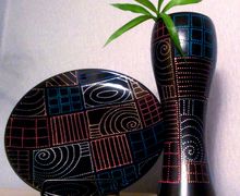 An ornamental Blues plate and a vase