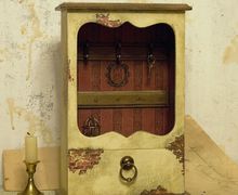 "Old walls" key holder