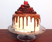 Chocolate cake with jam