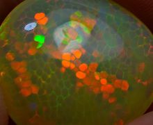 An incredibly bright crystal Ethiopian opal, 14,23 carat.