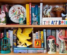 How To Decorate Bookshelves