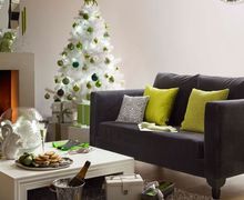 How To Decorate A White Christmas Tree