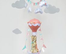 BABY MOBILE FAMILY GIRAFFE IN BALLOON/GIRAFFE DECOR FOR NURSERY/HANGING BABY MOBILE/FELT BABY MOBILE/BALLOON NURSERY DECOR/BABY SHOWER GIFT