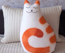 Ginger Bliss matted woolen cushion