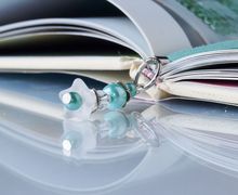 Elegant Beaded bookthong -Turqouise Leather cord bookmark for booklovers, Unique handmade beaded bookmark, gift under 15