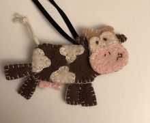 Make Your Own Cow// DIY Sewing kit