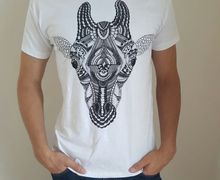 Unique design, men tee, giraffe tee, giraffe tshirt, white t-shirt, wild life, men fashion, graphic shirt, giraffe men shirt, 100% cotton
