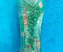 A green vase (decoupage)