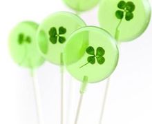 Violet and clover lollipops