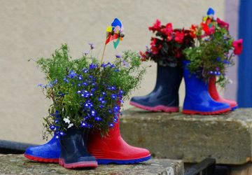 DIY decorations from throwback materials