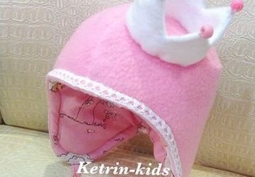 A babies' cap