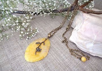 Pendant made of yellow agate