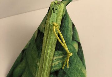 Cucumber Zipper Pouch Coin Purse // Triangular Coin Purse // Coin Bag // Coin Pouch // Money Bag // Green Cucumber Bag