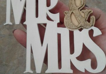 Small Mr and Mrs sign, mr and mrs sign, wedding decor, wedding decorations, sweetheart table, hand painted wedding signs, wedding signs