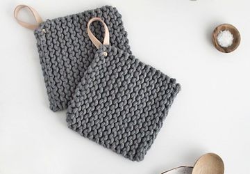 DIY Knit Potholders & Wooden Trivets