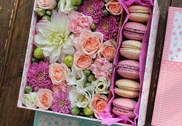 A card "Sweet happy birthday"