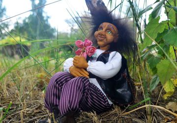 A bogie with a flower