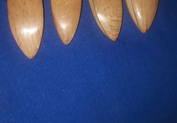 Light wood Tatting shuttles