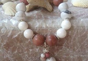 A wristlet with natural stones on an elastic lace