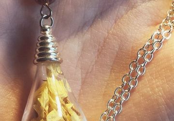 "Yellow straw-flower" pendant