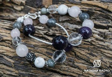 Wristlet with quartz, cacholong, labradorite and amethyst