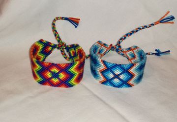 Knitted bracelet with diamond pattern