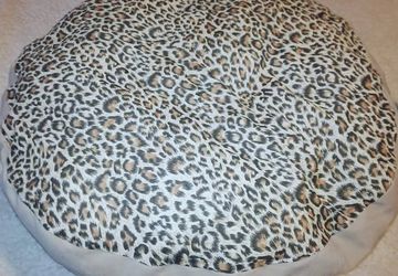 Handmade round pet beds. Suitable for smaller Cats and Dogs. Or Rabbits and Guineapigs.