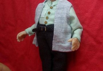 Ooak miniature adorable grandad for Dollhouse 1:12 scale, made of polymer clay (Prosculpt).