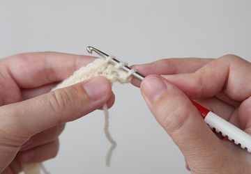 How To Crochet A Scarf