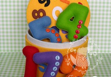 Felt numbers in a box