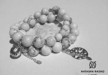 Double wristlet with natural cacholong