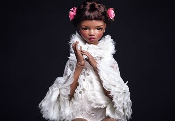Fragile dolls