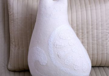 Angel Cat matted woolen cushion