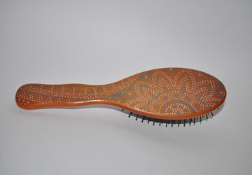 Comb in spot painting technique