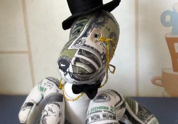 An interior toy "Money snake"