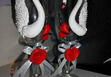 Wineglasses for bride and groom