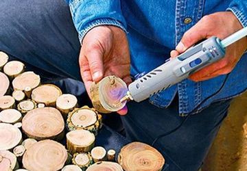 DIY: BEDSIDE TABLE OUT OF WOODEN CUTS!