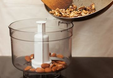 LET'S MAKE DELICIOUS BRITTLES!